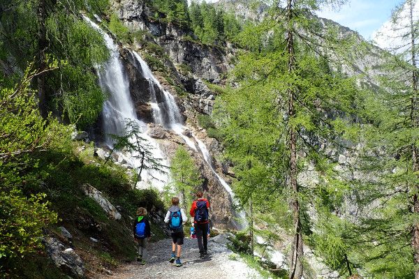 De waterval bij de Tappenkarsee: wandelen in Oostenrijk