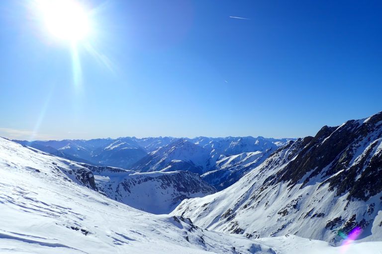 Op de top hebben we een prachtig uitzicht op de Alpenhoofdkam.