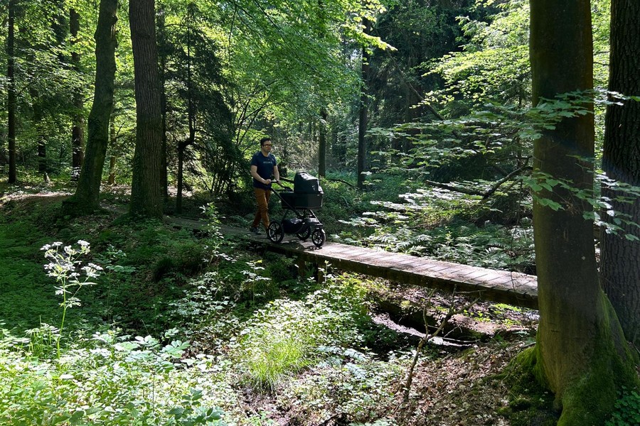 Wandelen met nieuwe Thule kinderwagen.