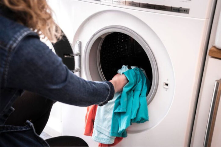 Outdoorkleding wassen in de wasmachine. Foto: Nikwax