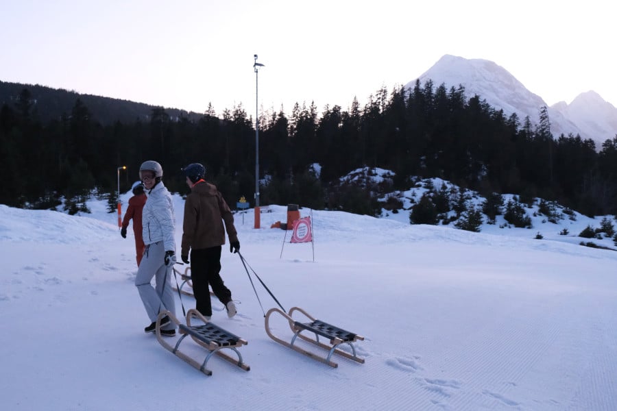 Winter in seefeld is rodelen, langlaufen en meer.