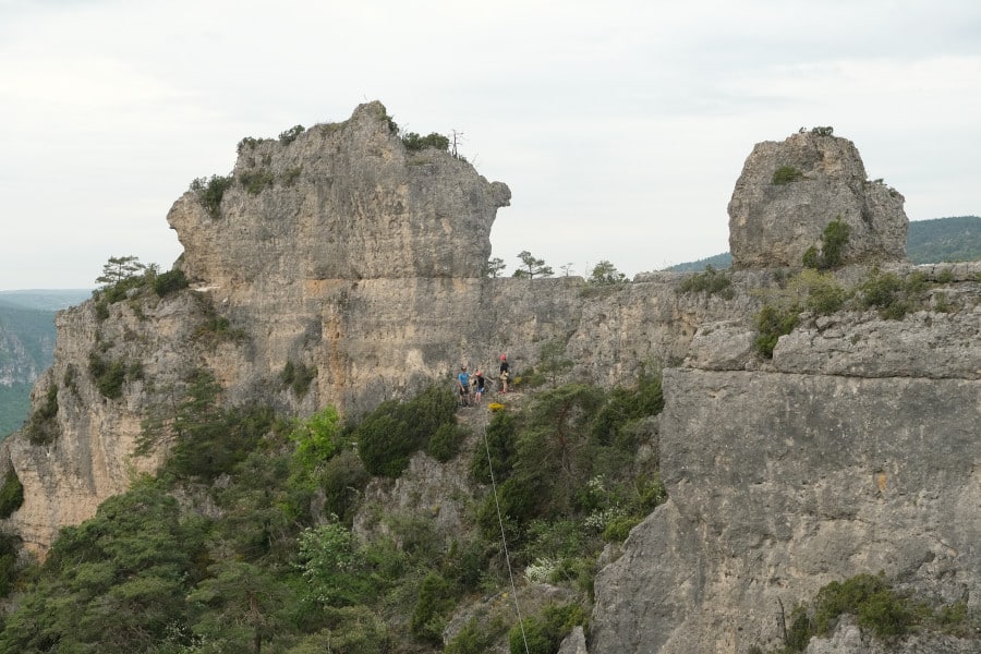 Via Ferrata bij La Cité de Pierres: klimmen en ziplinen tussen kalkrotsen in Occitanië