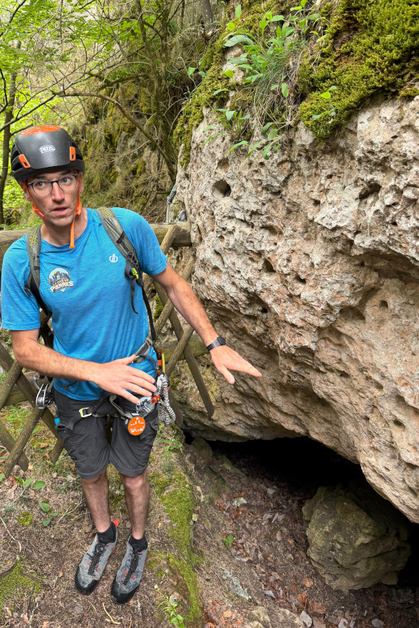Antoine onze gids. Via Ferrata is alleen toegankelijk met gids
